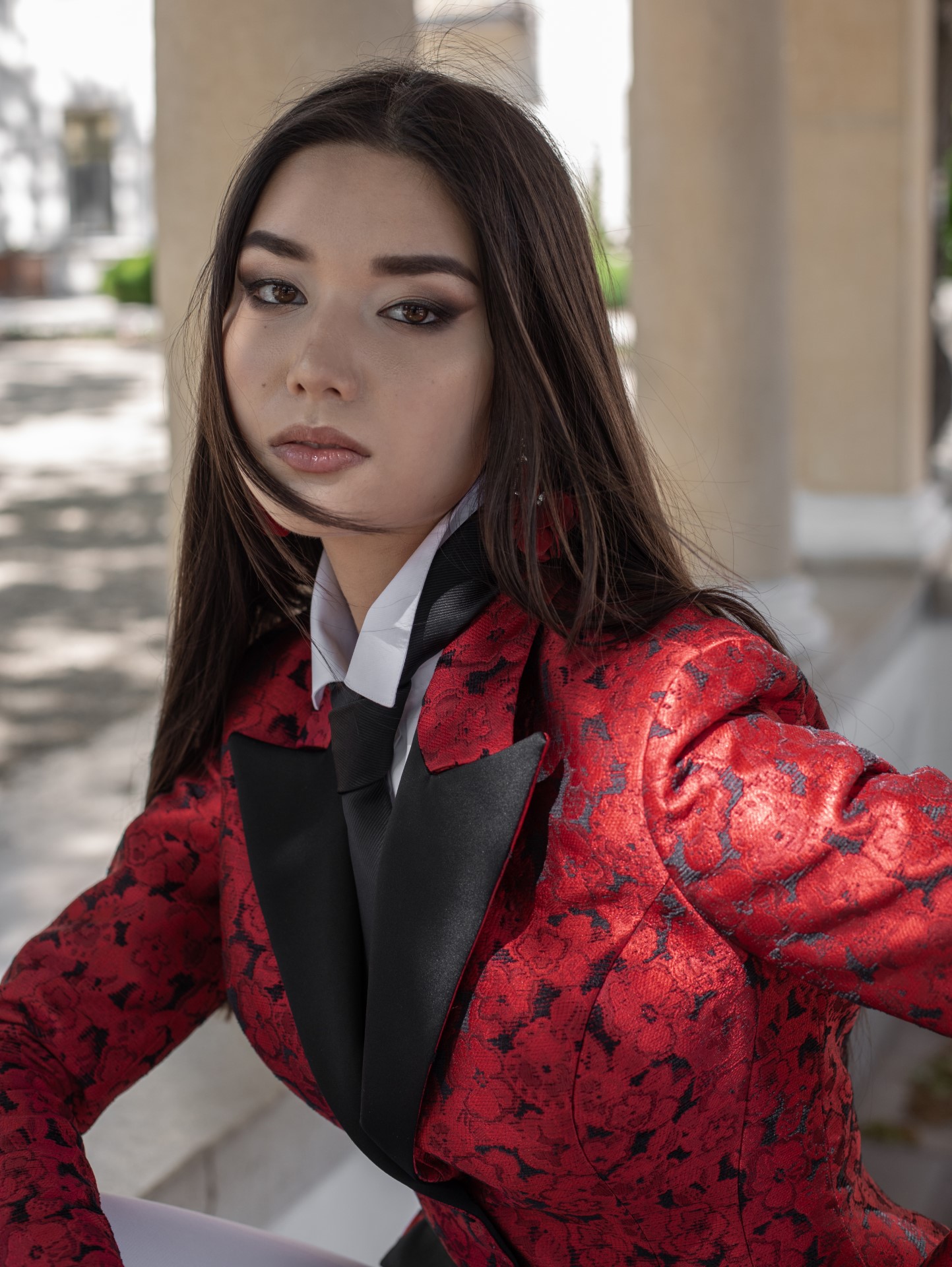 canissi iconic sissi jacket in red brocade with black details 3