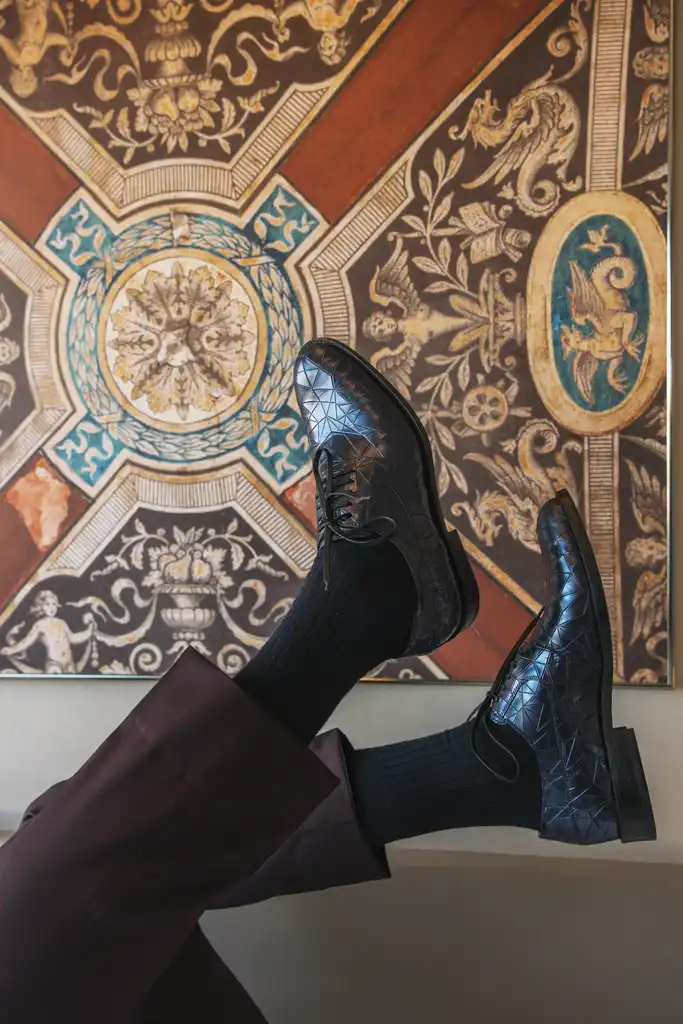 Metálfényű mintás marhabőr férficipő