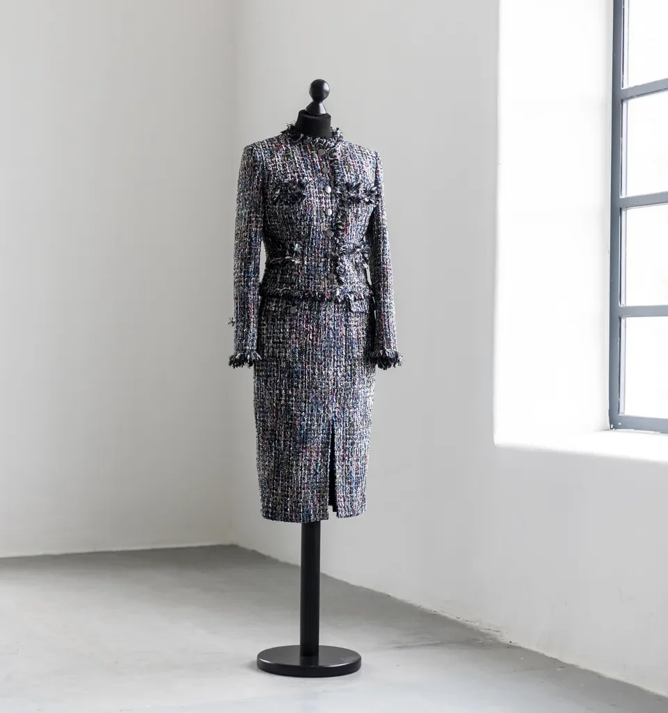 iconic loren tweed blezer 5