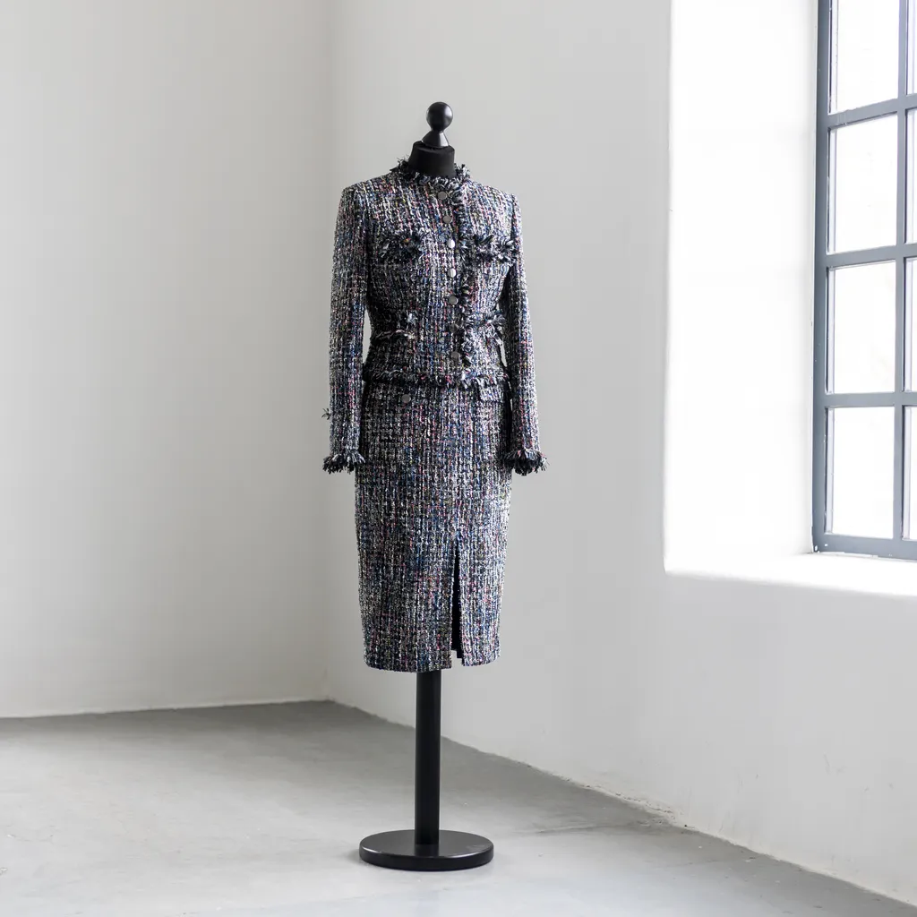iconic loren tweed blezer 5